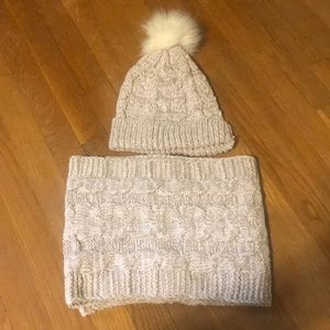 Steve Madden Winter hat and scarf set